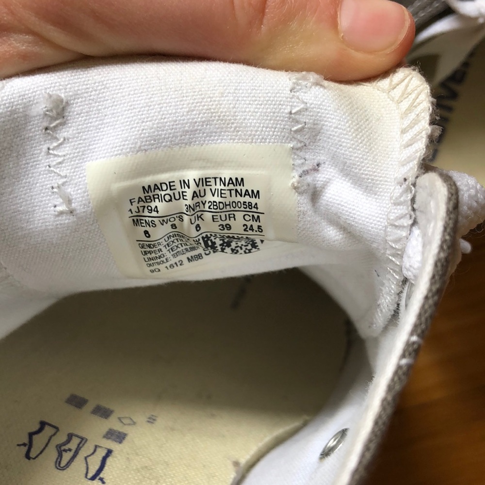 Unisex Gray Low Top Converse - Picture 5 of 5